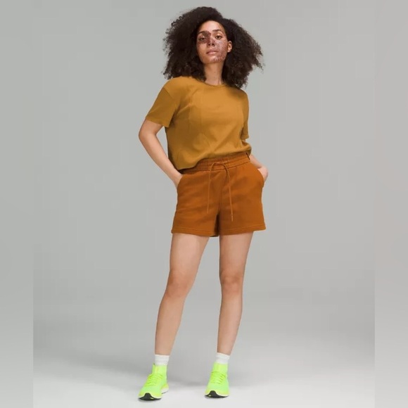 Lululemon Loungeful High-Rise Shorts 4"
Butternut Brown Size 14 or XL - Picture 10 of 10